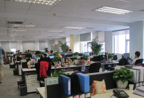 邢臺(tái)一家醫(yī)院大廳變“健身廣場”，七八人在大廳踢毽子，院方回應(yīng):制冷池設(shè)備